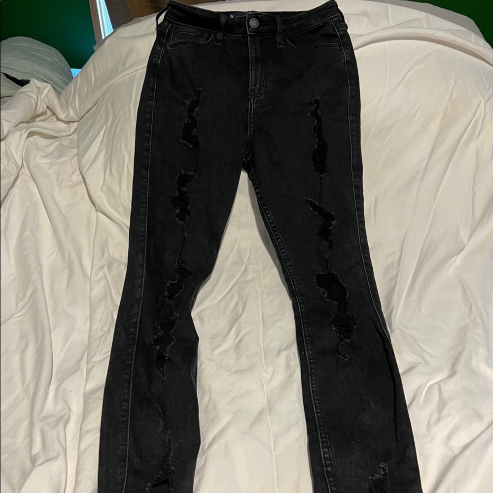 Hollister ripped jeans in brand new condition